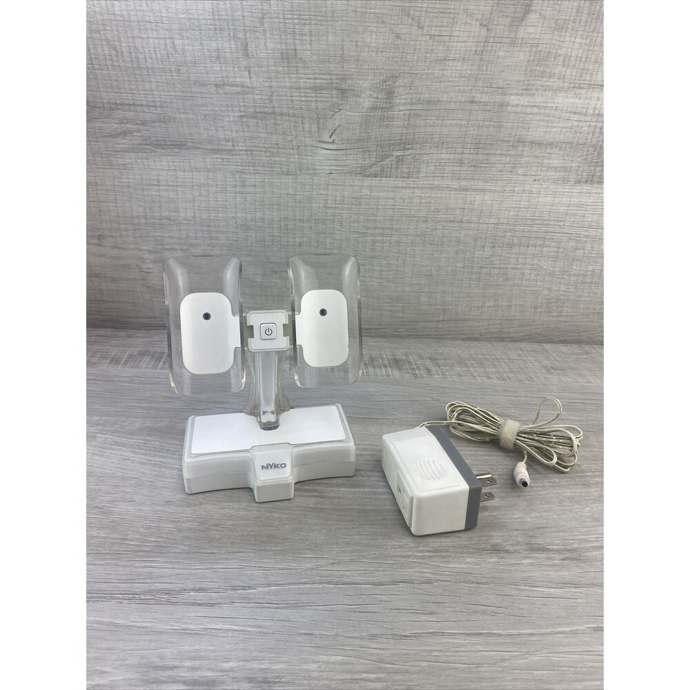 NYKO CHARGE BASE Induction Charging Stand For Wii Controllers Model 87048-E14